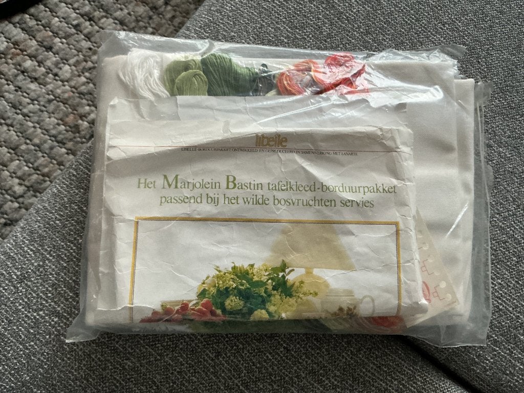 Marjolein Bastin Lanarte borduurpakket tafelkleed, Hobby en Vrije tijd, Ophalen, Zo goed als nieuw, Patroon