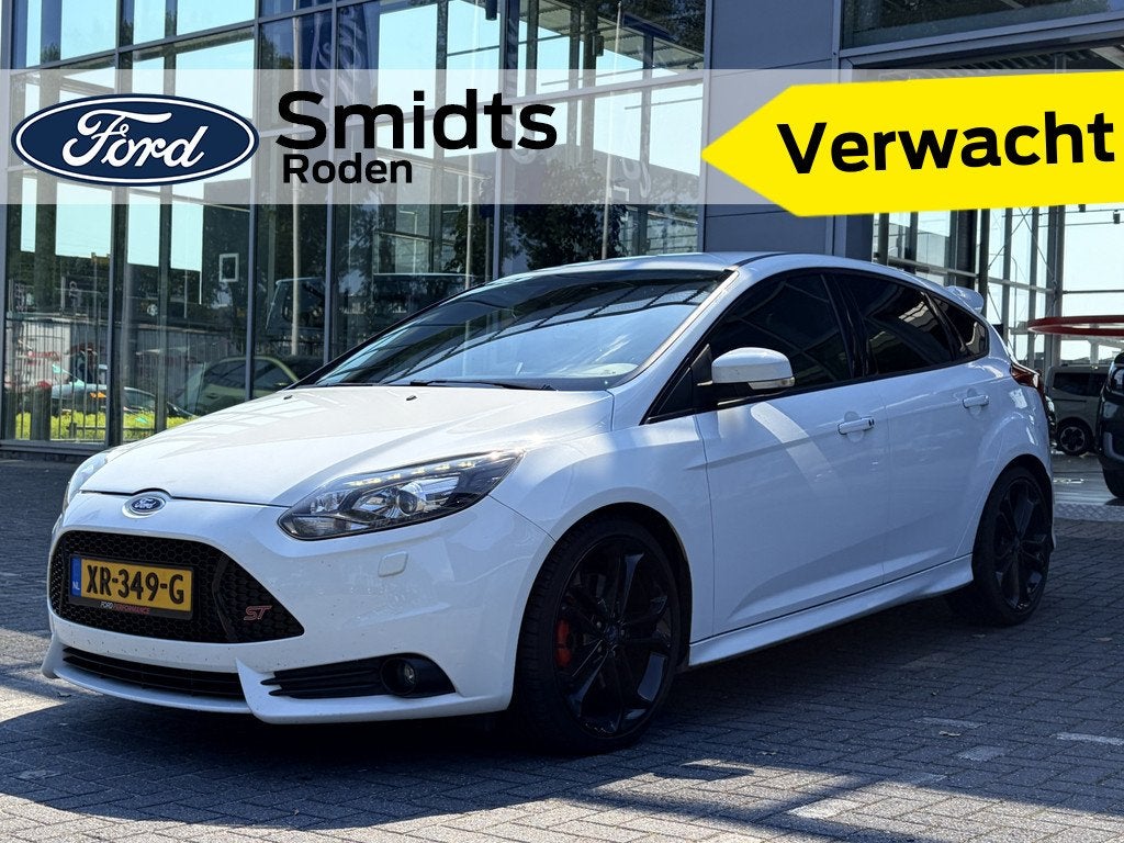 Ford Focus 2.0 250PK EcoBoost ST-3 | Recaro | Xenon | Camera, Euro 5, Gebruikt, Zwart, 4 cilinders