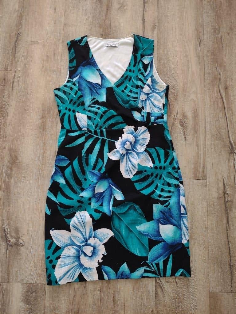 Prachtige zwarte jurk met blauwe bloemen, Batida jurk, 42., Maat 42/44 (L), Ophalen of Verzenden, Onb, Boven de knie