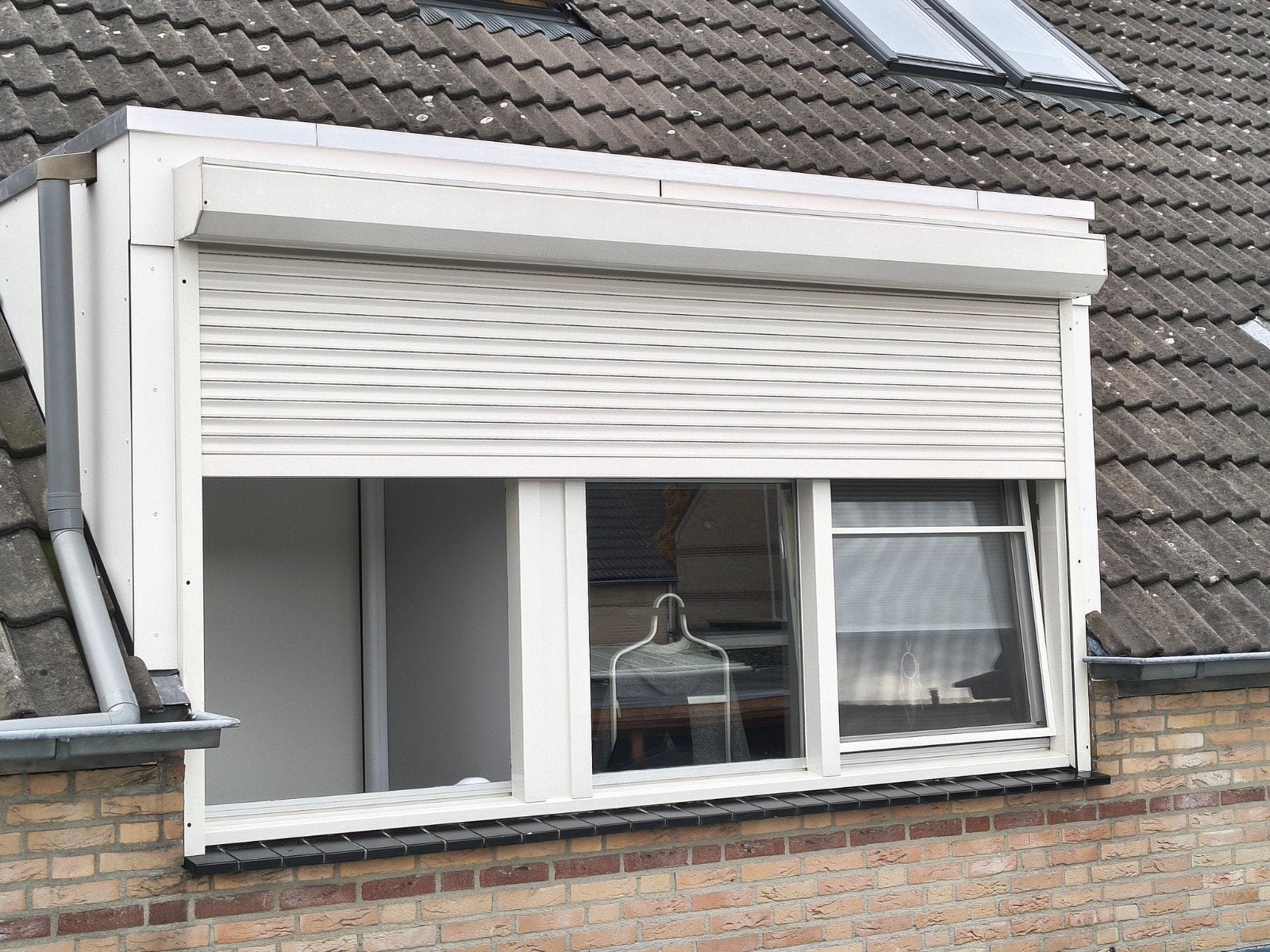 Elektrisch bedienbaar rolluik - Automatische drukknop, Doe-het-zelf en Verbouw, Ophalen, Gebruikt, Wit, 200 cm of meer