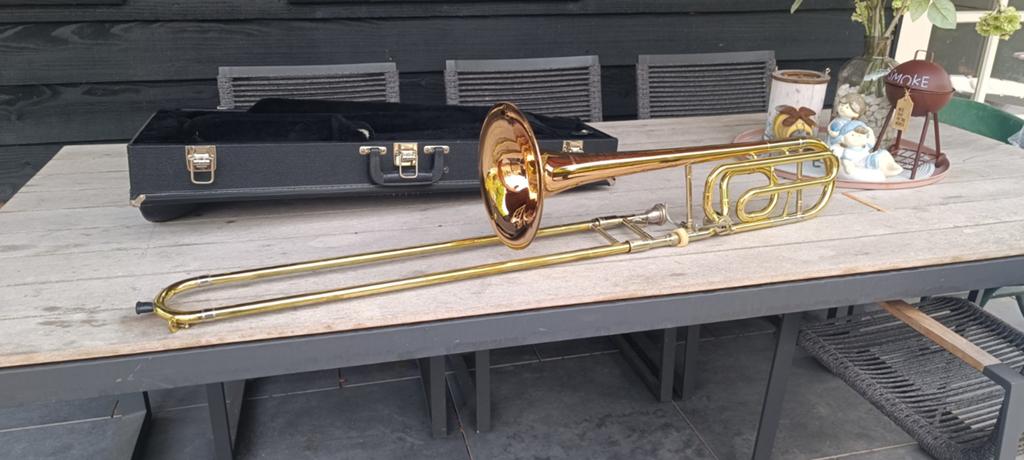 Conn 52H Tenor Trombone - Kleine Boring Inclusief Koffer, Muziek en Instrumenten, Ophalen, Gebruikt, Tenor, Met koffer