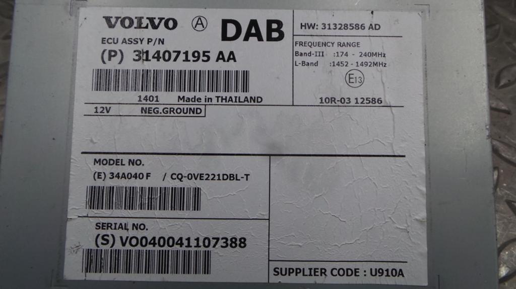 VOLVO V40 CROSS COUNTRY RADIO 2014, Ophalen of Verzenden, Gebruikt, Stiba lid