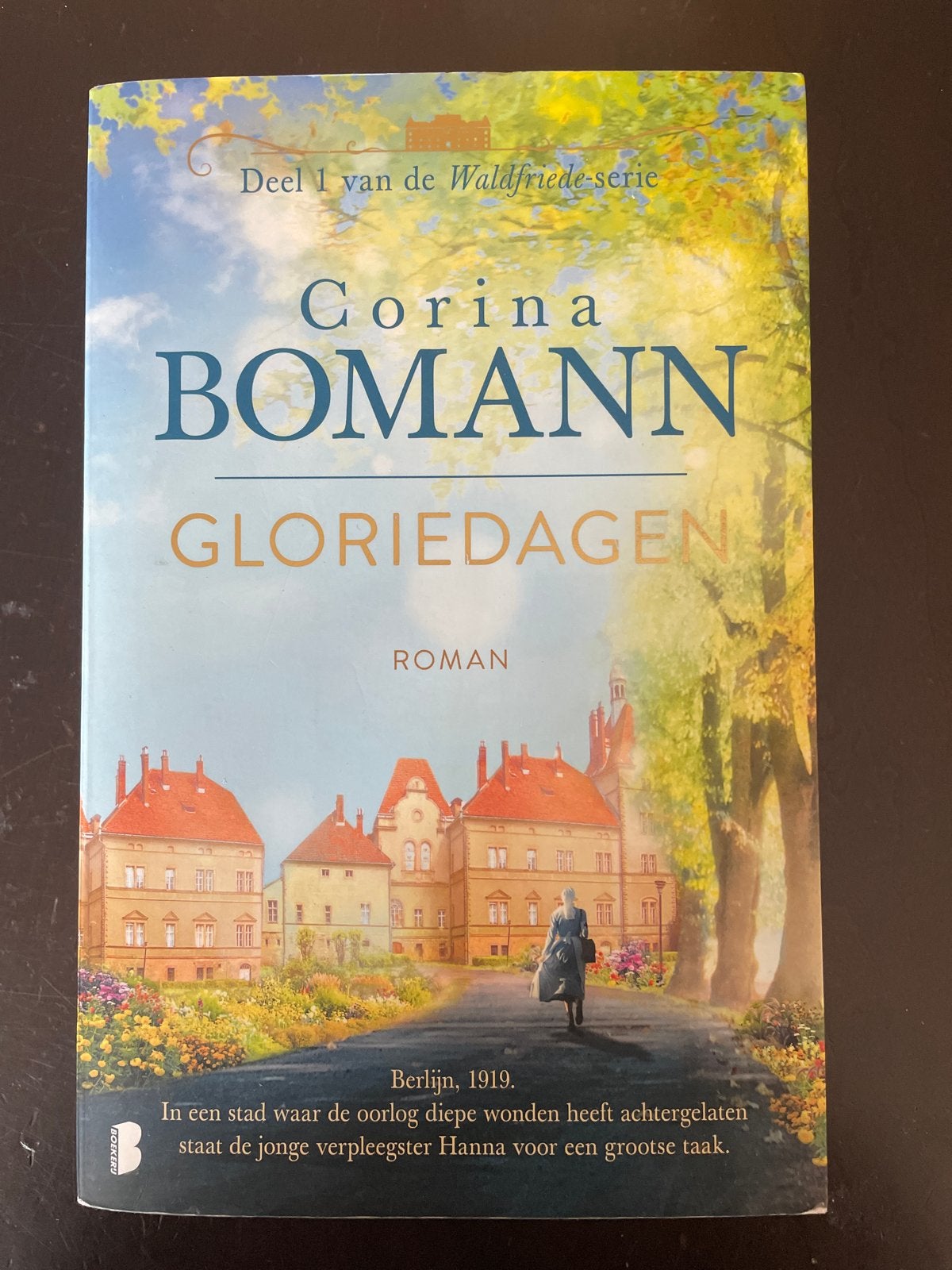 Gloriedagen - Corina Bomann (Deel 1 WaldFriede-serie), Boeken, Ophalen of Verzenden, Zo goed als nieuw, Nederland