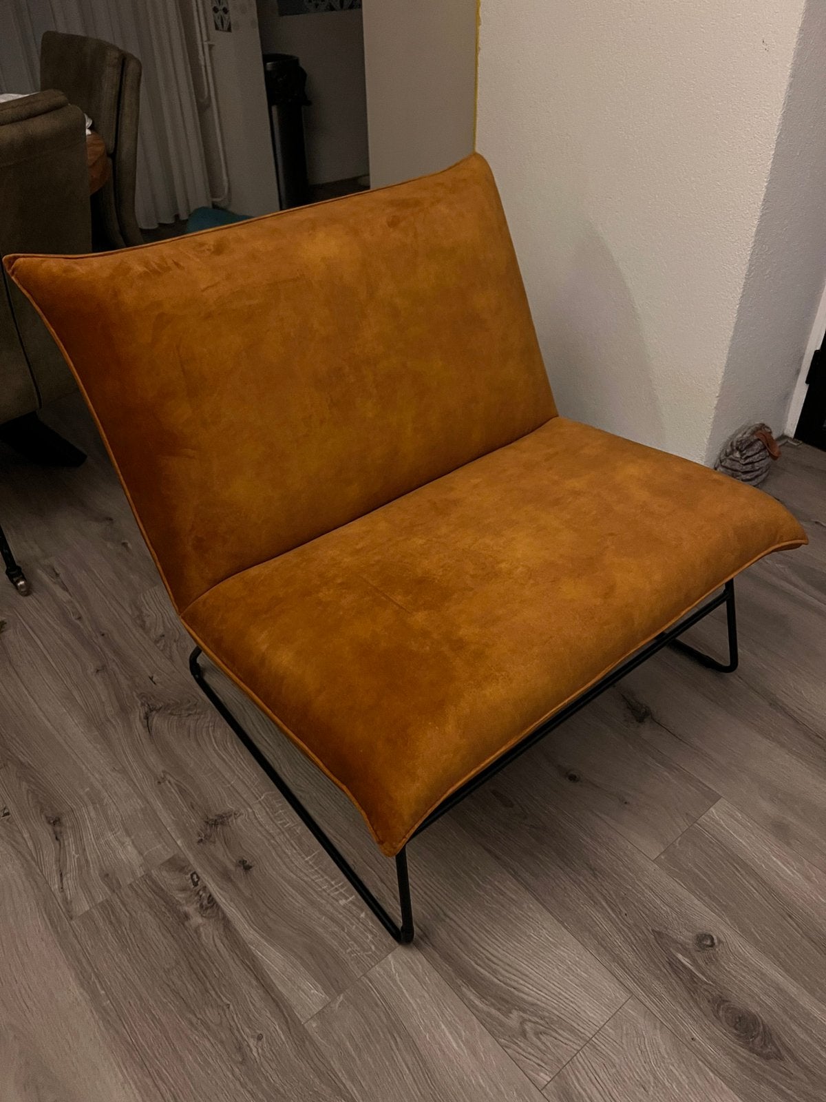 Comfortabele 1,5-zits fauteuil – mosterdgeel, Huis en Inrichting, Fauteuils, Ophalen, Overige materialen, Minder dan 75 cm, Zo goed als nieuw