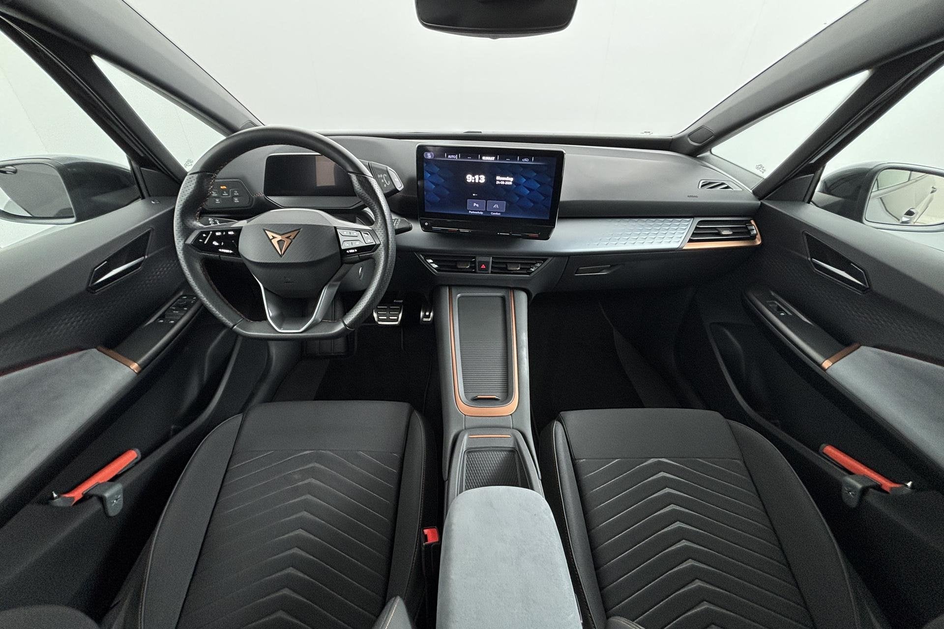 CUPRA Born Business 62 kWh Fris design met elektrische pit, Auto's, Automaat, Gebruikt, Zwart, Origineel Nederlands