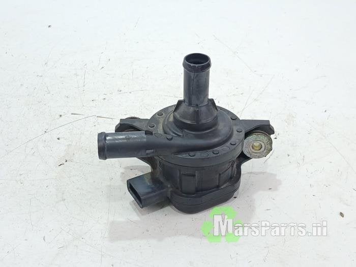 Extra waterpomp van een Toyota Rav-4