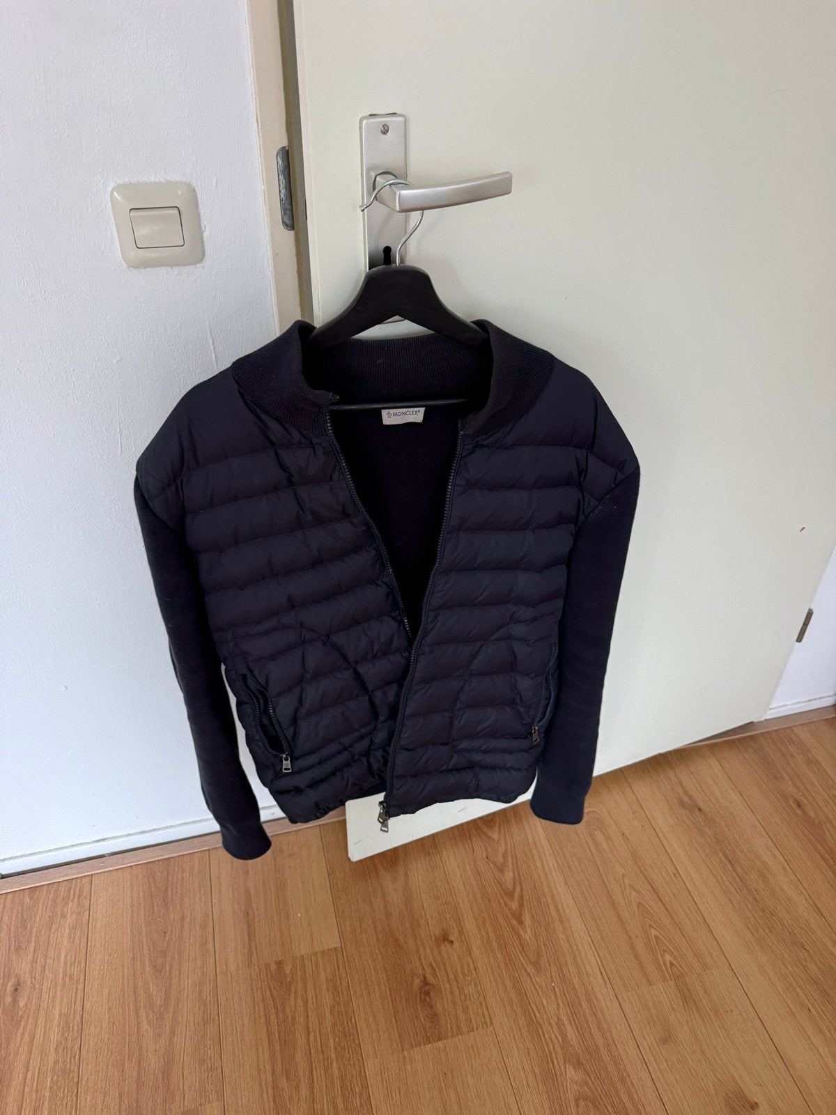 Moncler jas met donsvulling en gebreide mouwen, Ophalen of Verzenden, Gedragen, Overige maten, Zwart