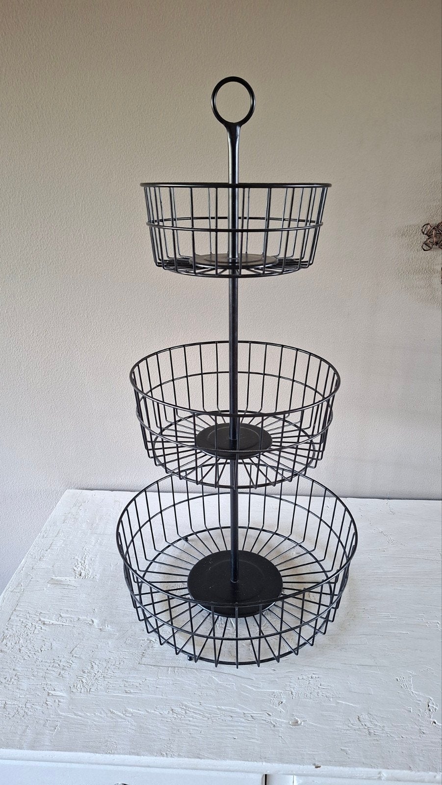 Zwarte fruitmand etagère 3 laags - 71 cm hoog, Huis en Inrichting, Woonaccessoires | Etagères, Etagère, Demontabel, Metaal, Nieuw