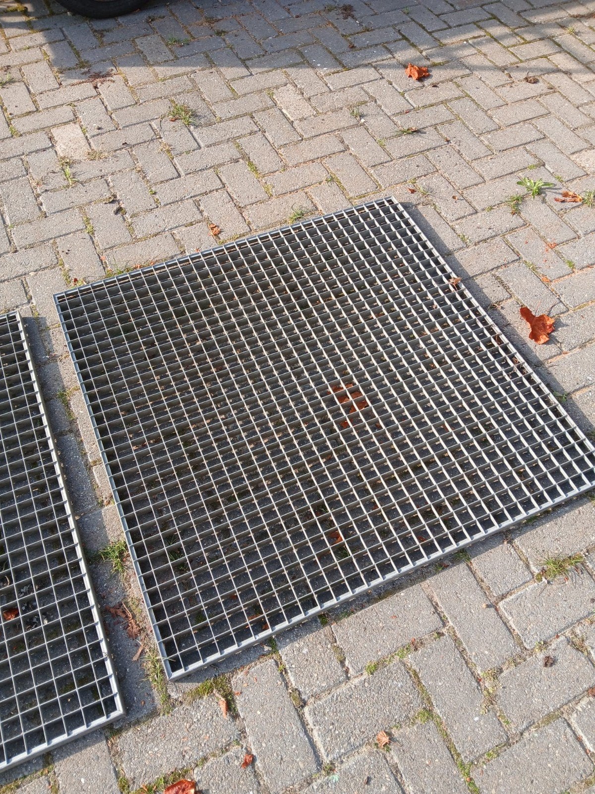 Diverse metalen roosters voor afvoer of decoratie, Ophalen, Gebruikt, IJzer