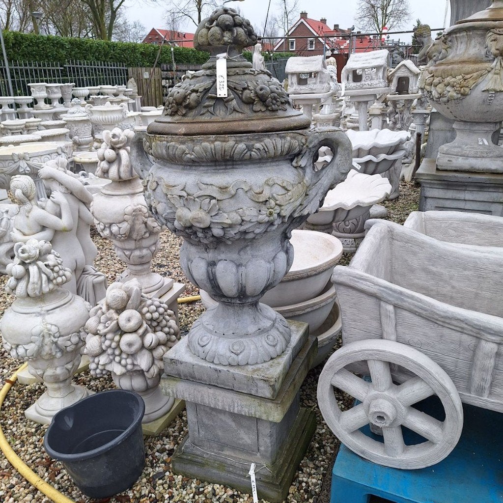 Tuinbeelden met oude uitstraling betonnen tuinbeelden, Ophalen, Gebruikt, Beton, Mensenbeeld
