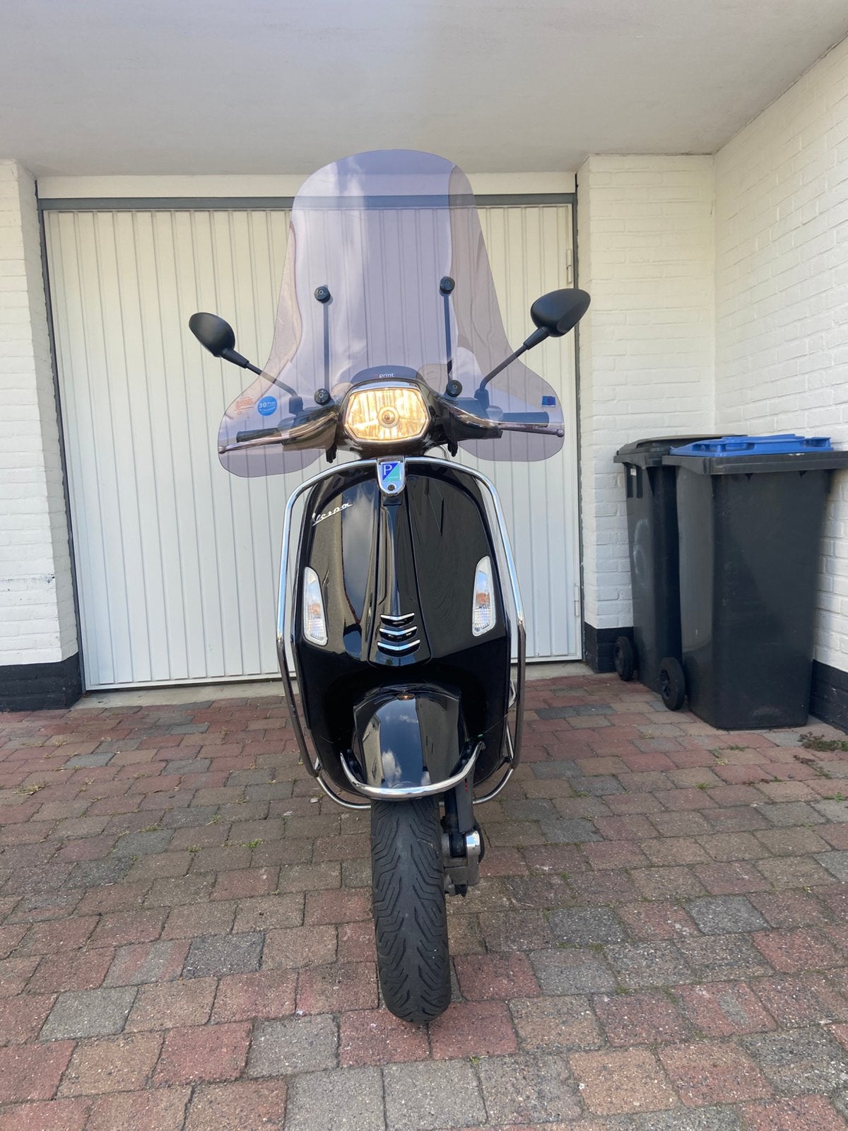 Vespa sprint 2018 glans zwart full option, Fietsen en Brommers, Scooters | Vespa, Ophalen of Verzenden, Zo goed als nieuw, Benzine