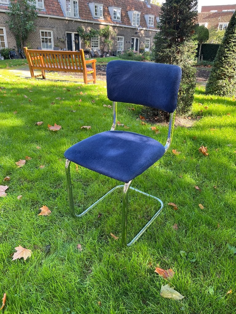 Foto 2 van Vintage buisframe stoel met blauwe ribstof