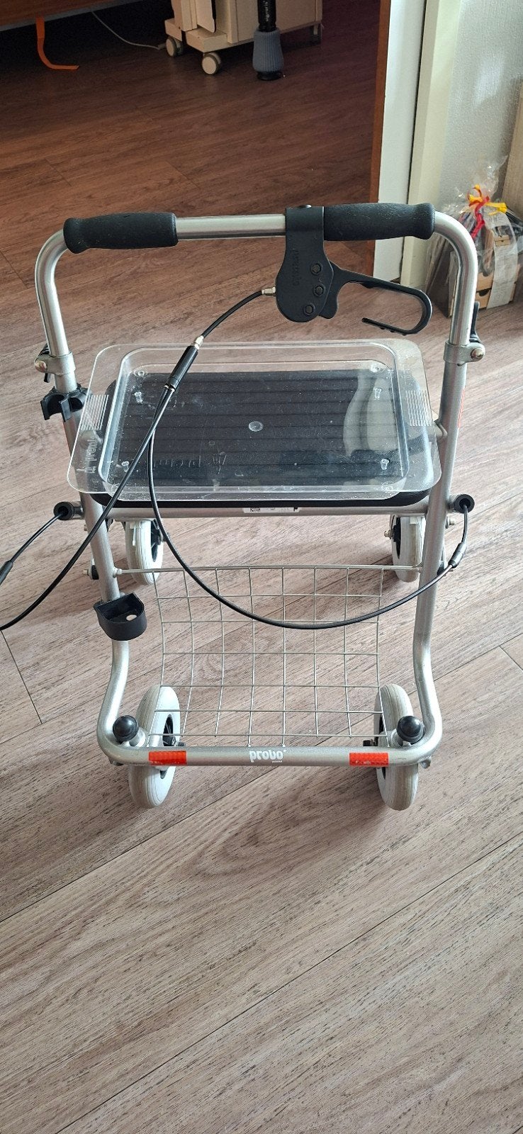 Rollator met 1 rem aan de linker kant, Ophalen
