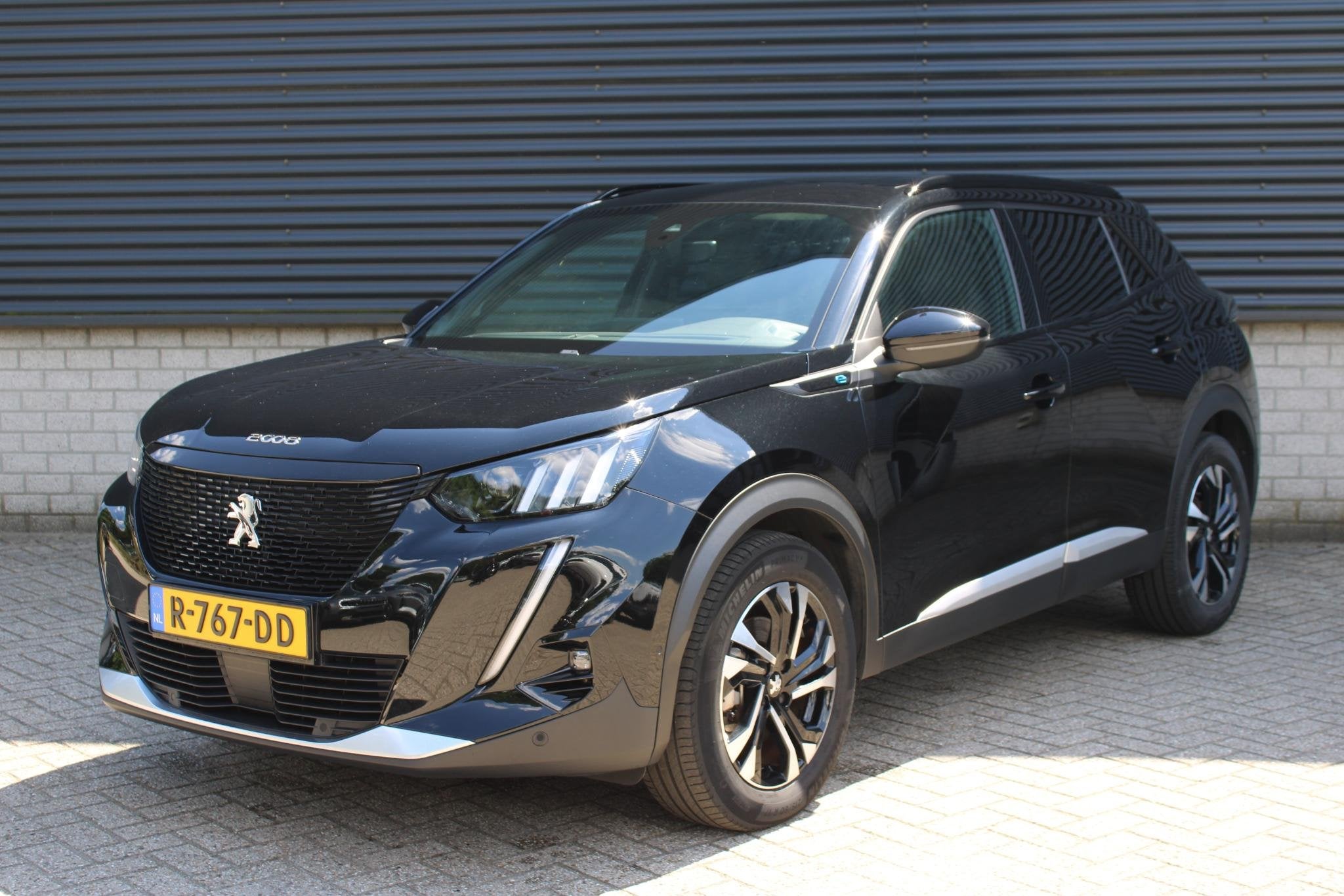 Peugeot e-2008 EV GT 50 kWh SOH 93,8% Panoramadak, Auto's, 330 km, 136 pk, Gebruikt, Leder en Stof
