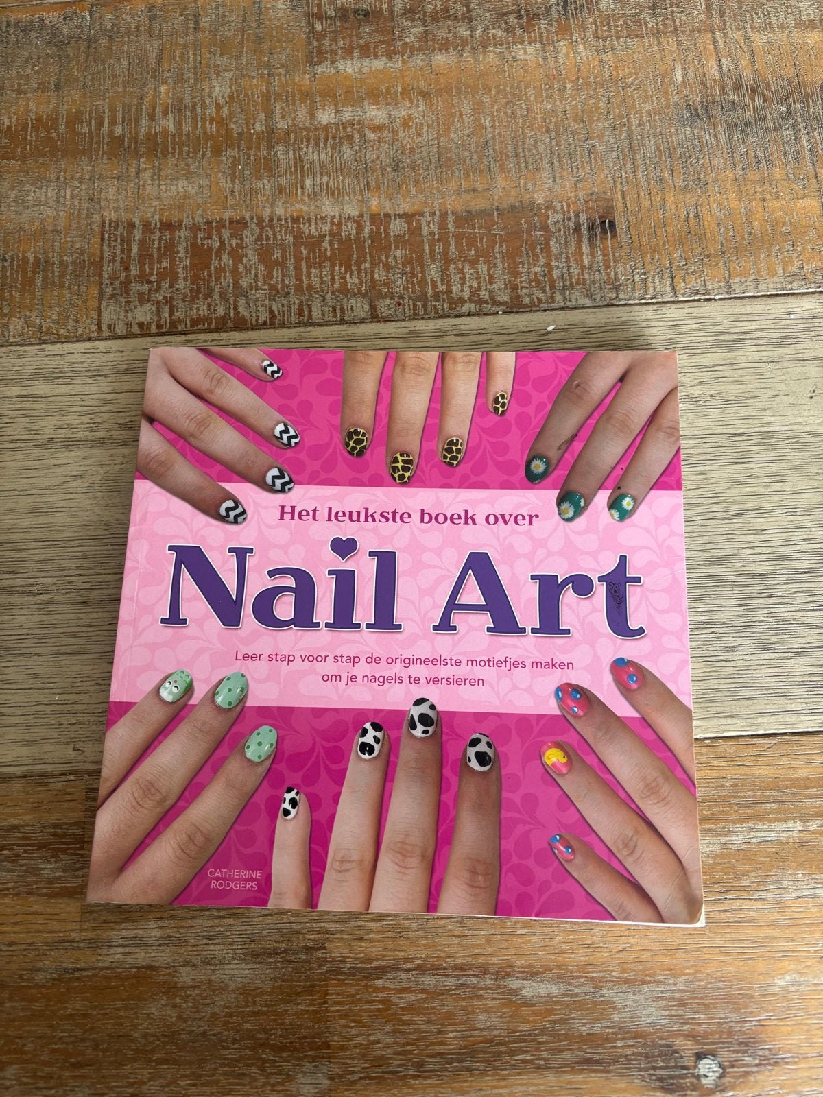 Het leukste boek over Nail Art - Catherine Rodgers, Boeken, Ophalen of Verzenden, Zo goed als nieuw, Overige onderwerpen