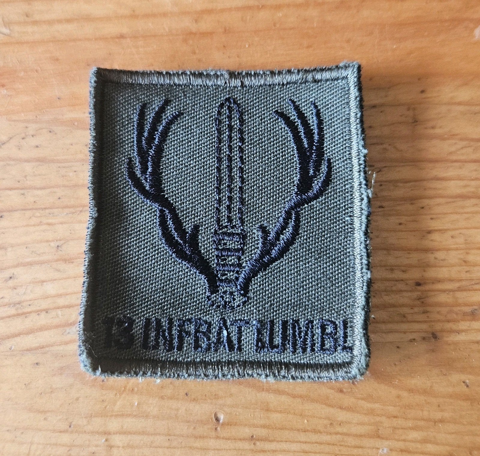Borstembleem 11 INFBAT LUMBL, Ophalen of Verzenden, Landmacht, Nederland, Embleem of Badge