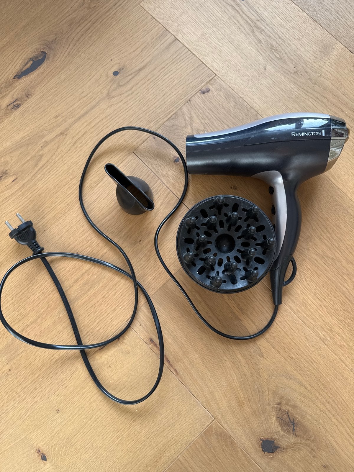 Remington Föhn met diffuser en opzetstuk, Ophalen of Verzenden, Zo goed als nieuw, Haarverzorging