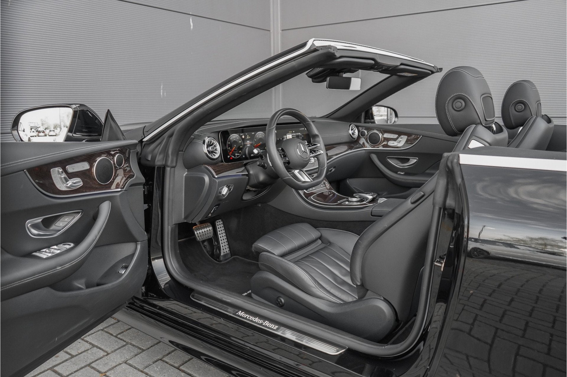Mercedes-Benz E-Klasse Cabrio 200 AMG Line Camera Memory Nek, Auto's, Automaat, 4 cilinders, 4 stoelen, Zwart