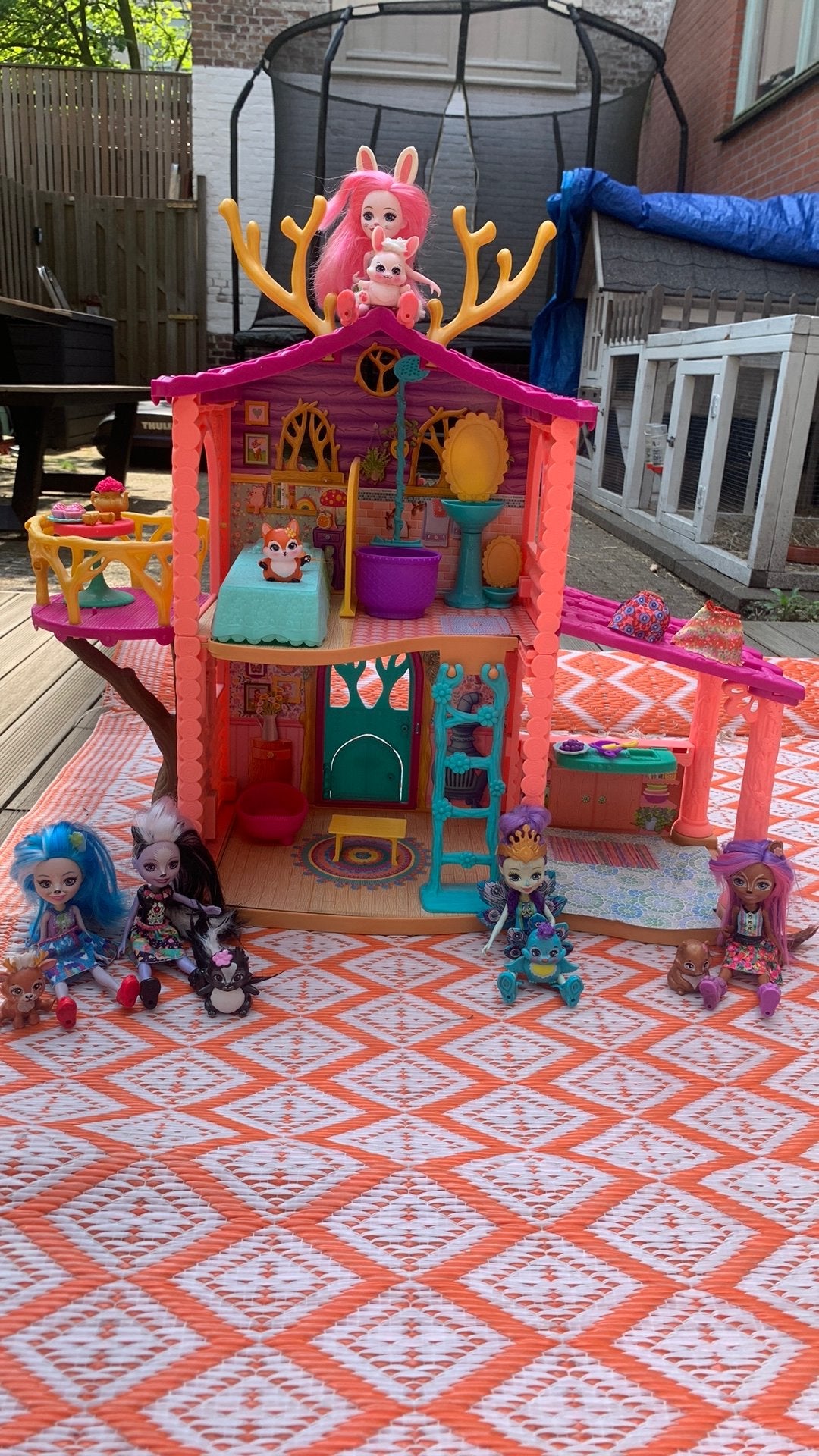 Enchantimals huis met poppetjes, Kinderen en Baby's, Ophalen of Verzenden, Zo goed als nieuw, Kunststof