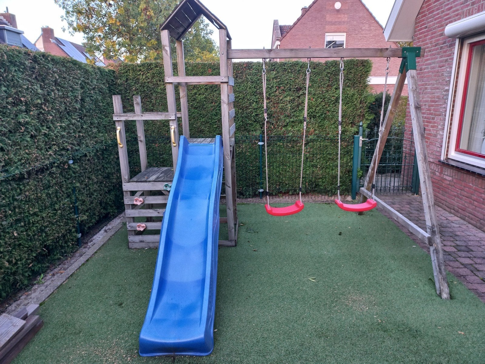 Houten Speeltoestel met Glijbaan, Klimwand en Schommels, Ophalen, Gebruikt, Glijbaan