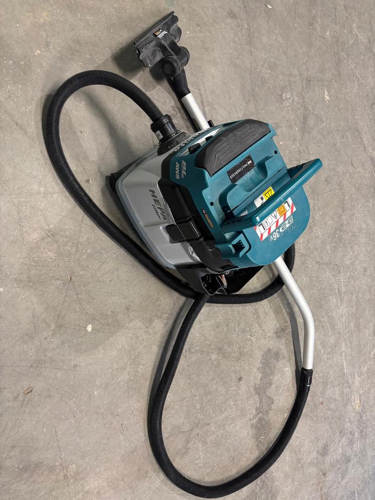 Makita DVC157L body, Witgoed en Apparatuur, Stofzuigers, Ophalen, Zo goed als nieuw, Industriële stofzuiger, Makita