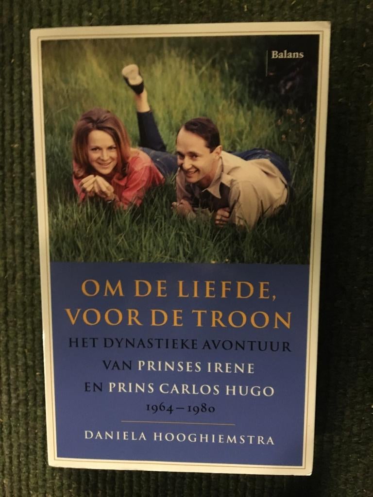 Om de liefde voor de troon ; door Daniella Hooghiemstra, 20e eeuw of later, Ophalen of Verzenden, Zo goed als nieuw, Daniella Hooghiemstra