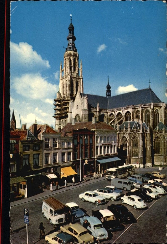 Breda Grote Markt met toren veel Auto's ca 1960., Ophalen, 1960 tot 1980, Gelopen, Noord-Brabant