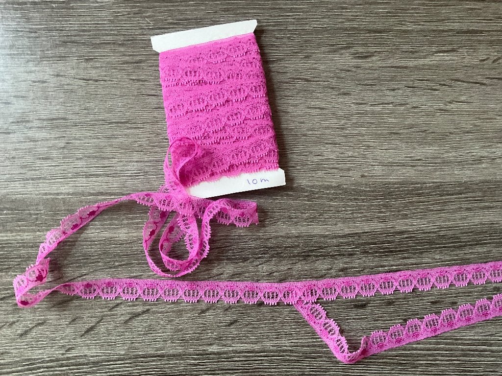 302) Aanbieding 10 meter mooi vintage kant 1 m breed € 4,00, Verzenden, Nieuw, Kant