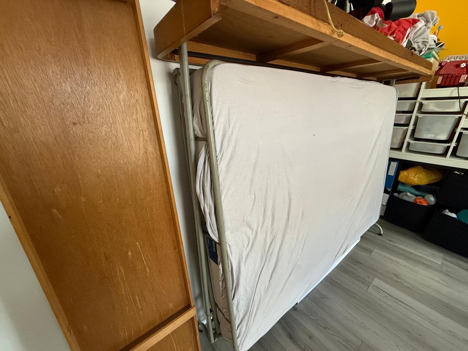 Opklapbed met matras - Ideaal voor logees, Ophalen, Gebruikt, Twijfelaar, Metaal