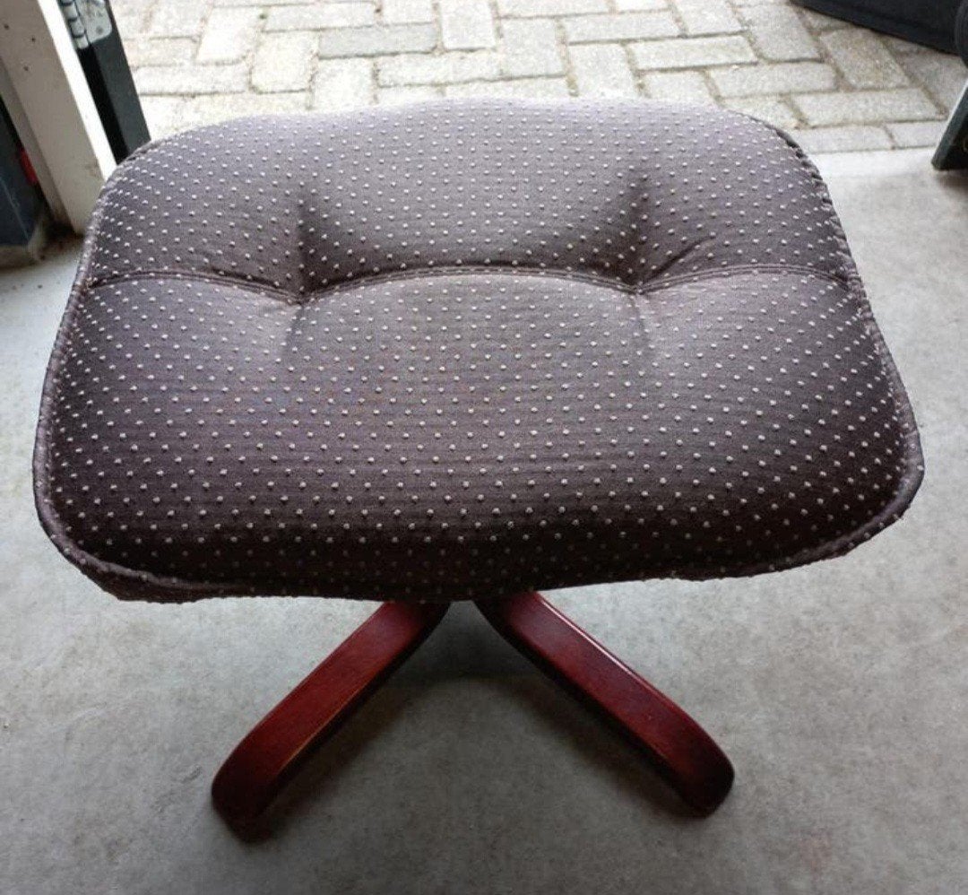 Comfortabel voetenbankje bruin/grijs stof 50x40x40 cm, Ophalen, Zo goed als nieuw