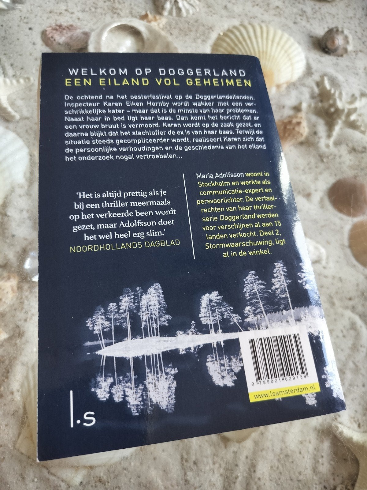 Maria Adolfsson - Doggerland - Misleiding, Boeken, Zo goed als nieuw, Maria Adolfsson, Ophalen of Verzenden