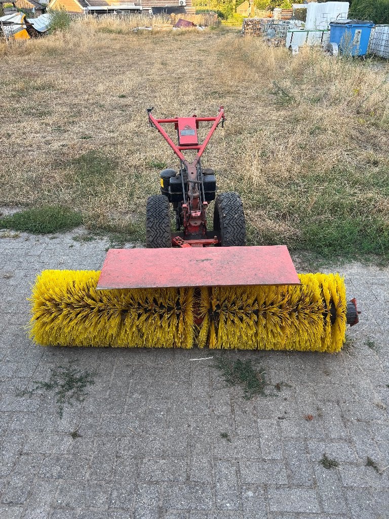 Veegmachine met Lombardini dieselmotor, Ophalen, Zo goed als nieuw