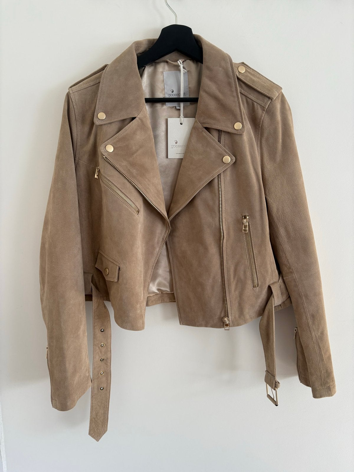 Goosecraft beige suède bikerjack met kaartje - valt als XL, Kleding | Dames, Jassen | Winter, Ophalen of Verzenden, Nieuw, Maat 46/48 (XL) of groter