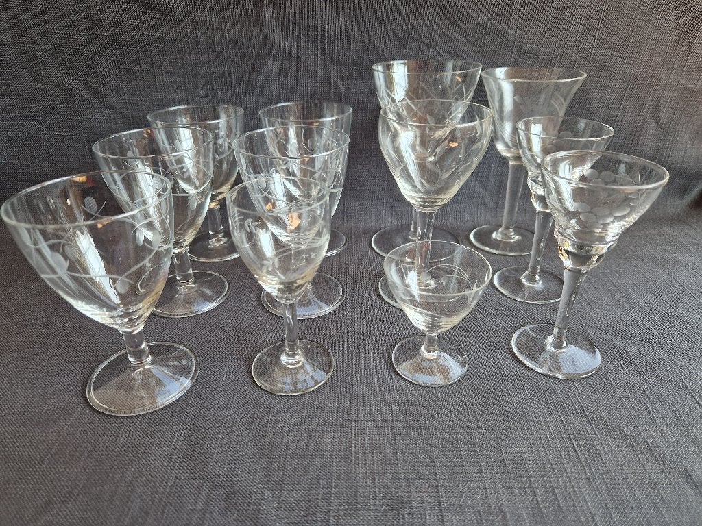 Set van 12 geslepen glazen. Kristal/ glas., Antiek en Kunst, Antiek | Glas en Kristal, Ophalen of Verzenden