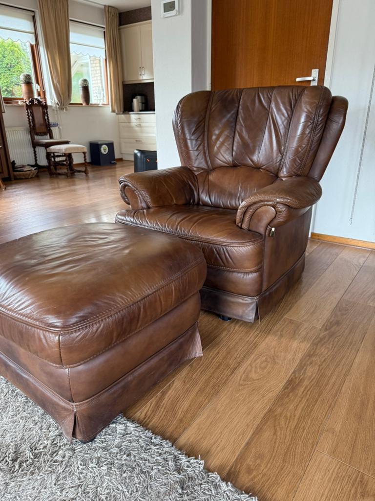 Leren fauteuil met voetenbank - Bruin, Huis en Inrichting, Fauteuils, Ophalen, Gebruikt, Leer, 75 tot 100 cm