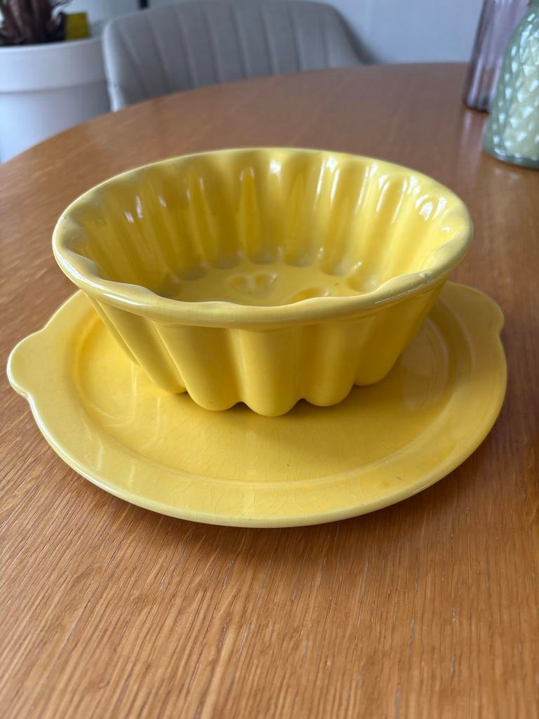 Vintage Gele Puddingvorm met Schaal - Hartjes Design, Ophalen