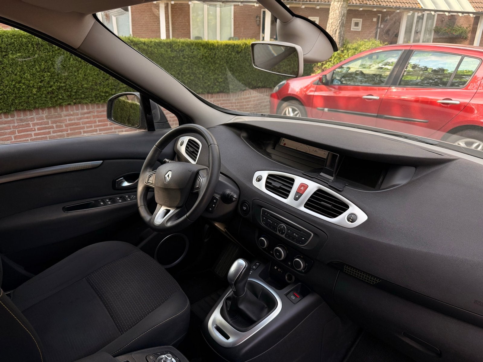 Ruime Renault Grand Scénic Automaat, Nieuwe APK, Airco, Auto's, Zwart, 4 cilinders, 75 €/maand, Particulier