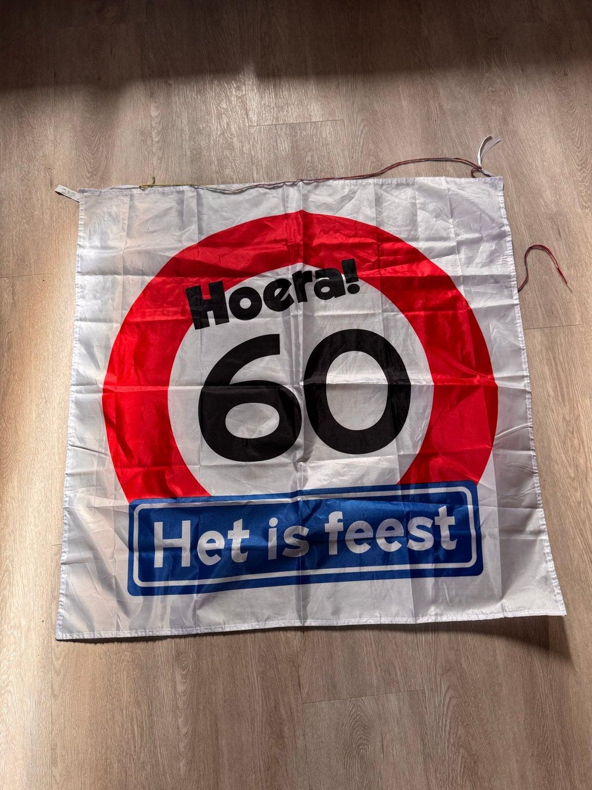 Feestversiering 60 jaar: Vlag, vlaggenlijn en confetti, Ophalen of Verzenden, Gebruikt, Versiering, Verjaardag