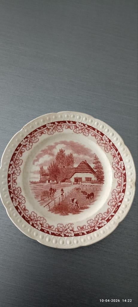 Antiek bord Societe Ceramique Boerenhoeve rood, Antiek en Kunst, Ophalen of Verzenden