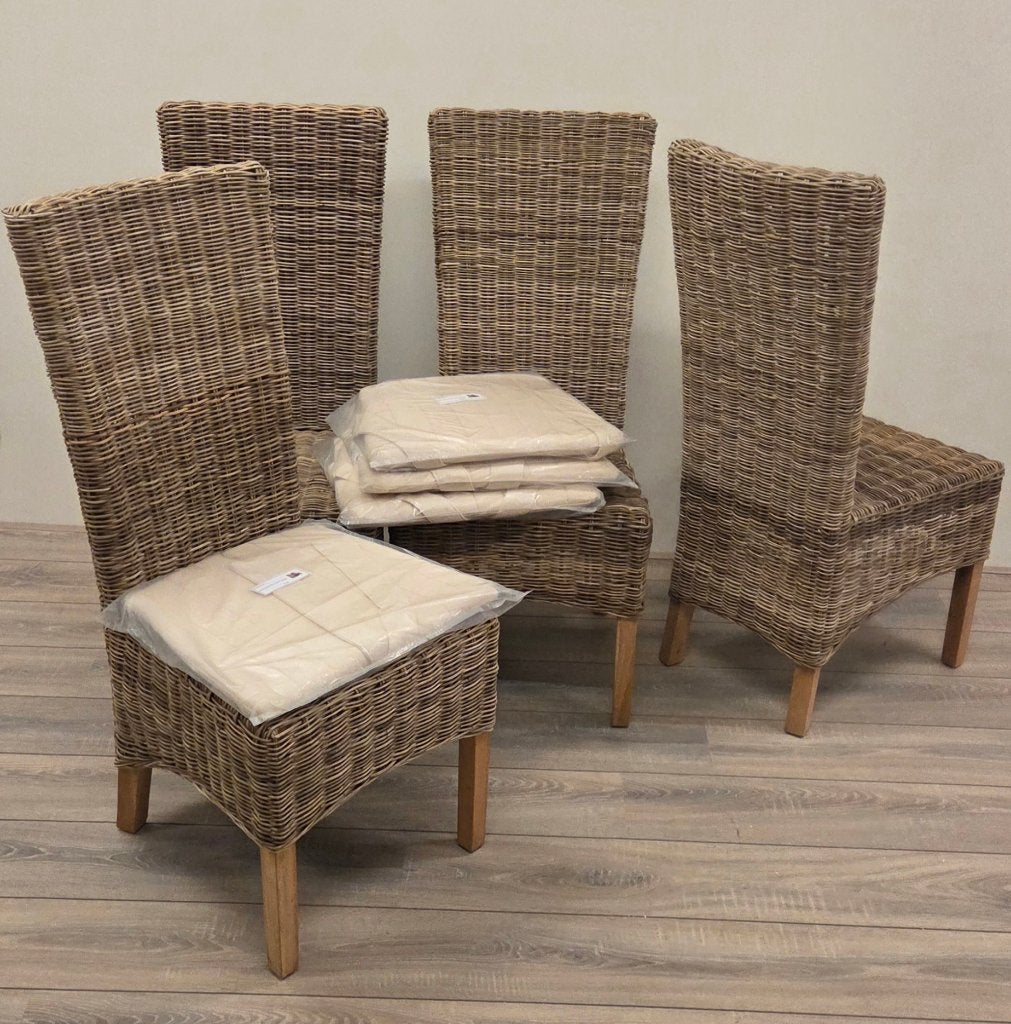 4 Stuks Rieten Eetkamerstoelen + kussens, nieuw, Huis en Inrichting, Ophalen, Nieuw, Hout, Vier