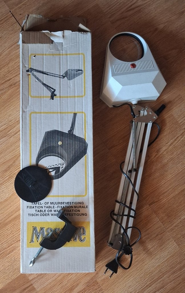 Lamp met vergrootglas, Ophalen of Verzenden, Zo goed als nieuw, Vergrootglas of Loep