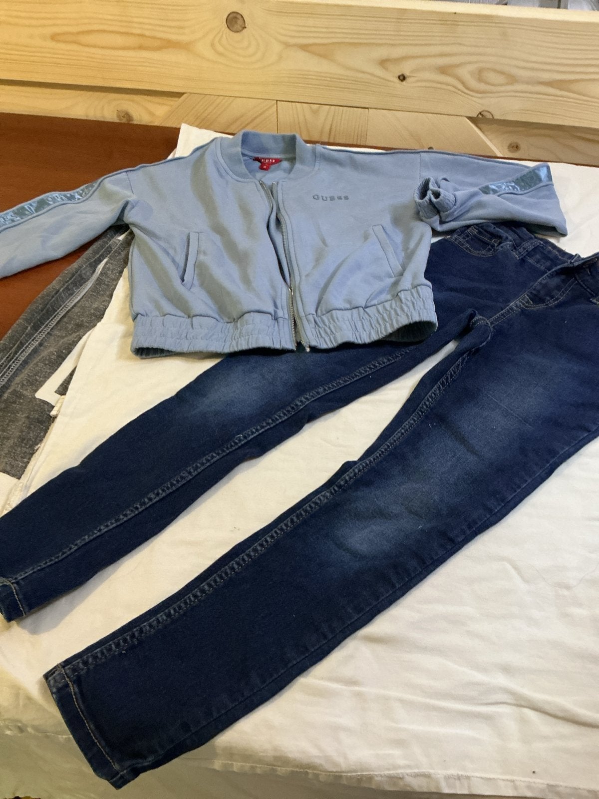 Guess bomberjack en spijkerbroek voor meisjes maat 140, Ophalen of Verzenden, Zo goed als nieuw, Meisje