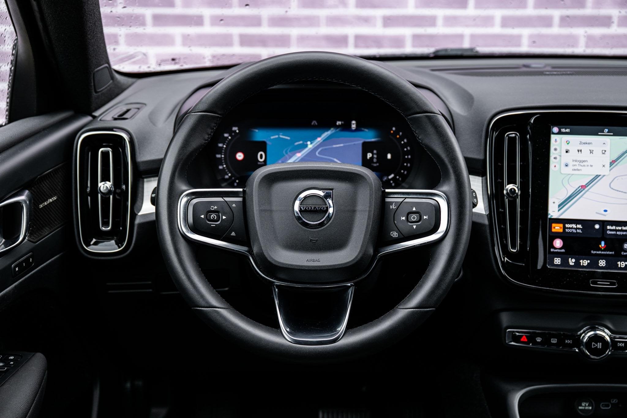 Volvo XC40 2.0 B3 Plus Dark | Adaptieve Cruise Control | Par, Auto's, Gebruikt, Euro 6, 4 cilinders, Automatische klimaatregeling