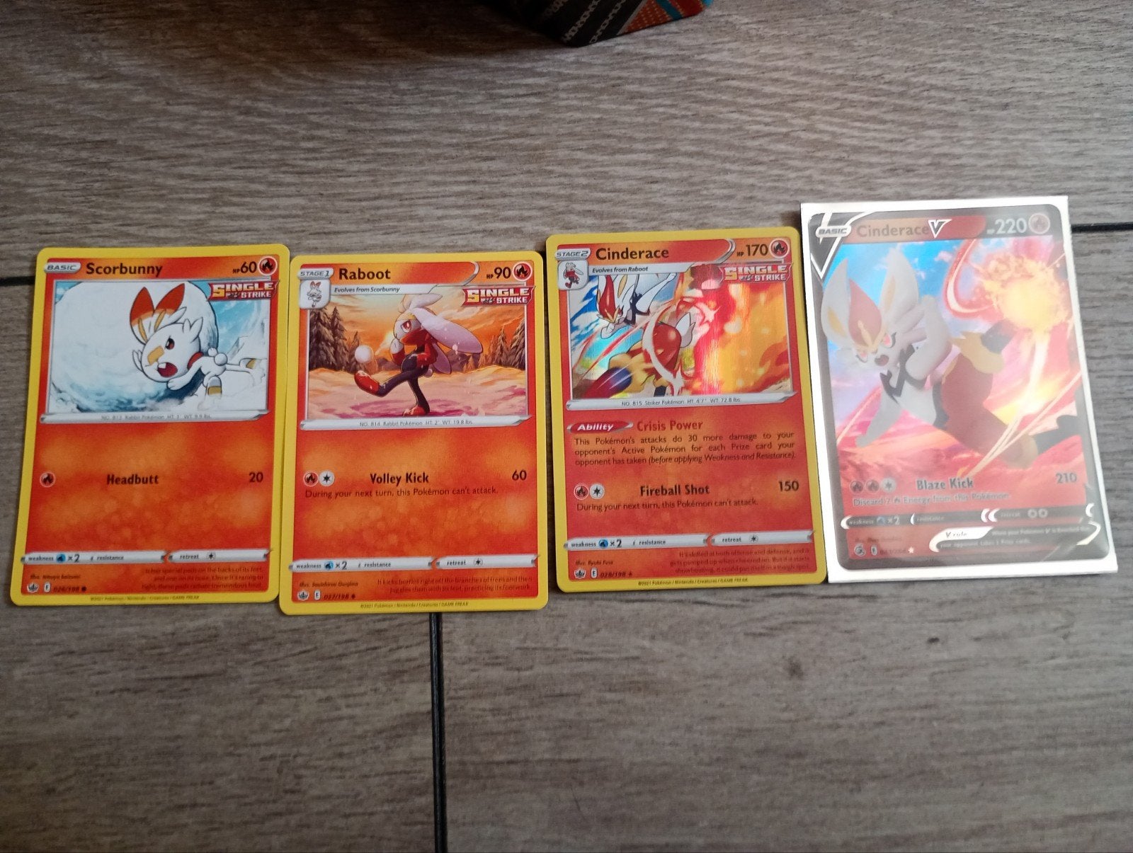 100 Pokemon Bulk kaarten + cinderace V, Ophalen of Verzenden, Zo goed als nieuw