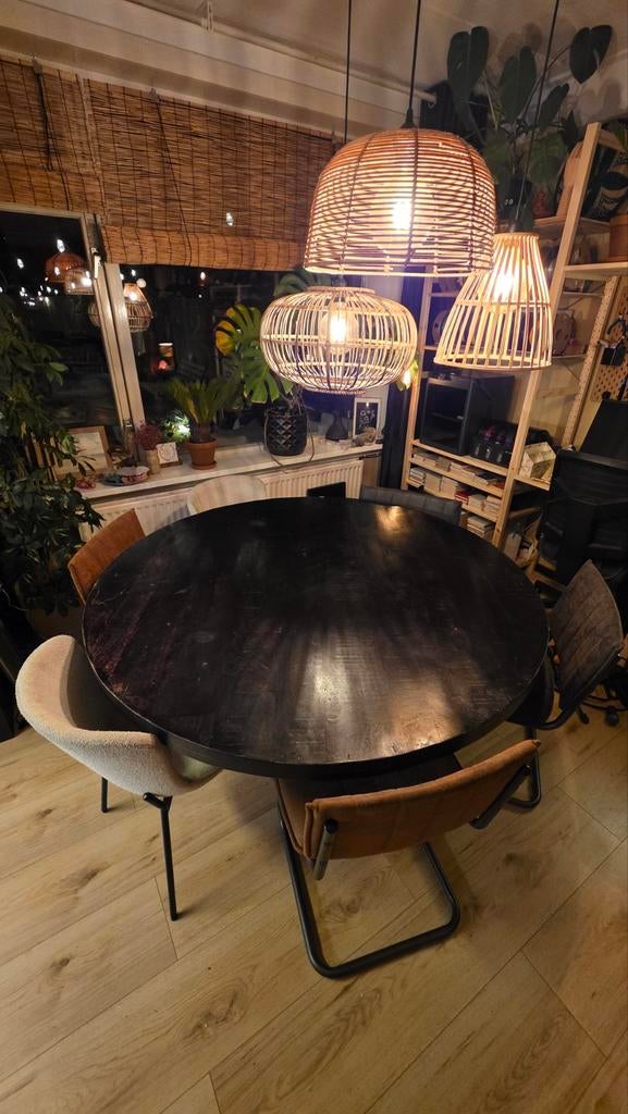 Ronde eettafel mangohout zwart met metalen onderstel, Gebruikt, Overige materialen, Rond, Ophalen of Verzenden