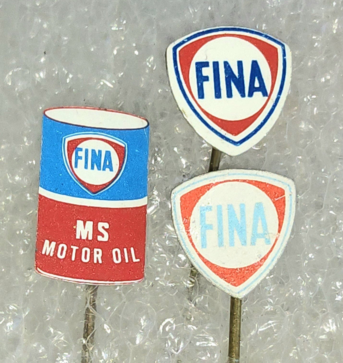 3 Vintage FINA Speldjes - MS Motor Oil en Logo's, Ophalen of Verzenden, Gebruikt, Merk, Speldje of Pin