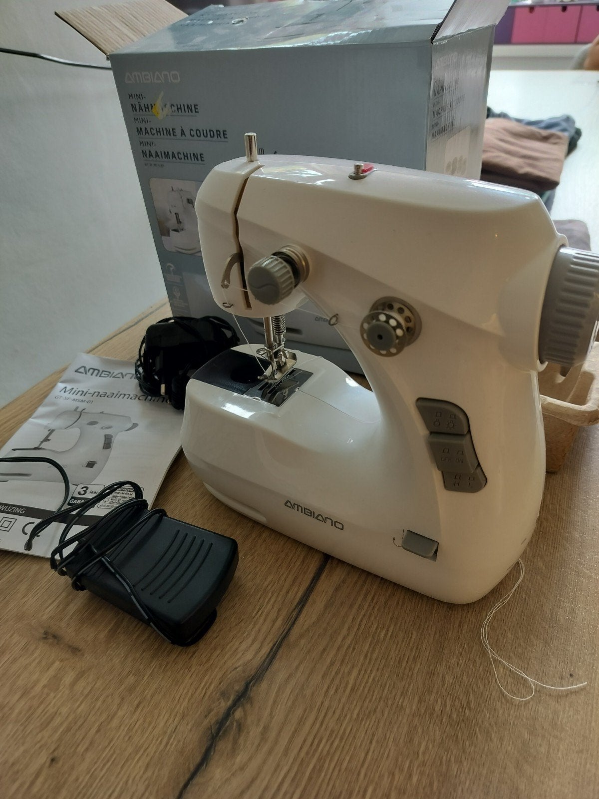 Ambiano Mini Naaimachine - Compact en Draagbaar, Hobby en Vrije tijd, Naaimachines en Toebehoren, Ophalen of Verzenden, Zo goed als nieuw
