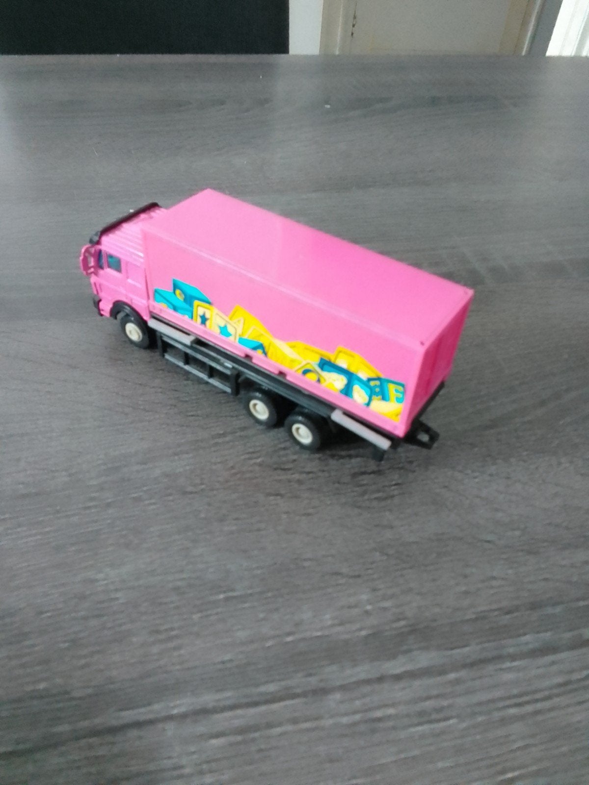 Roze speelgoed vrachtwagen met oplegger, Ophalen, Gebruikt