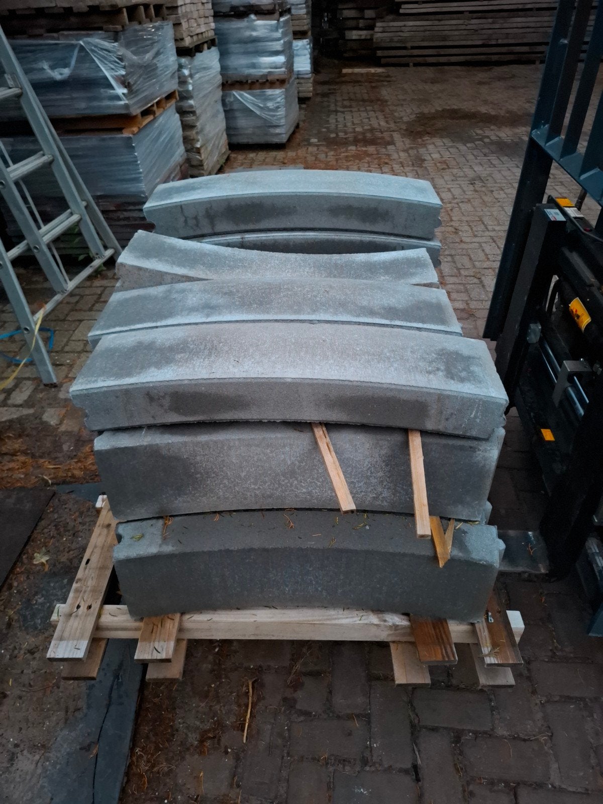 26 stuks 10x20 opsluitband radius 2, nieuw, Ophalen of Verzenden, Nieuw, Beton, Terrastegels