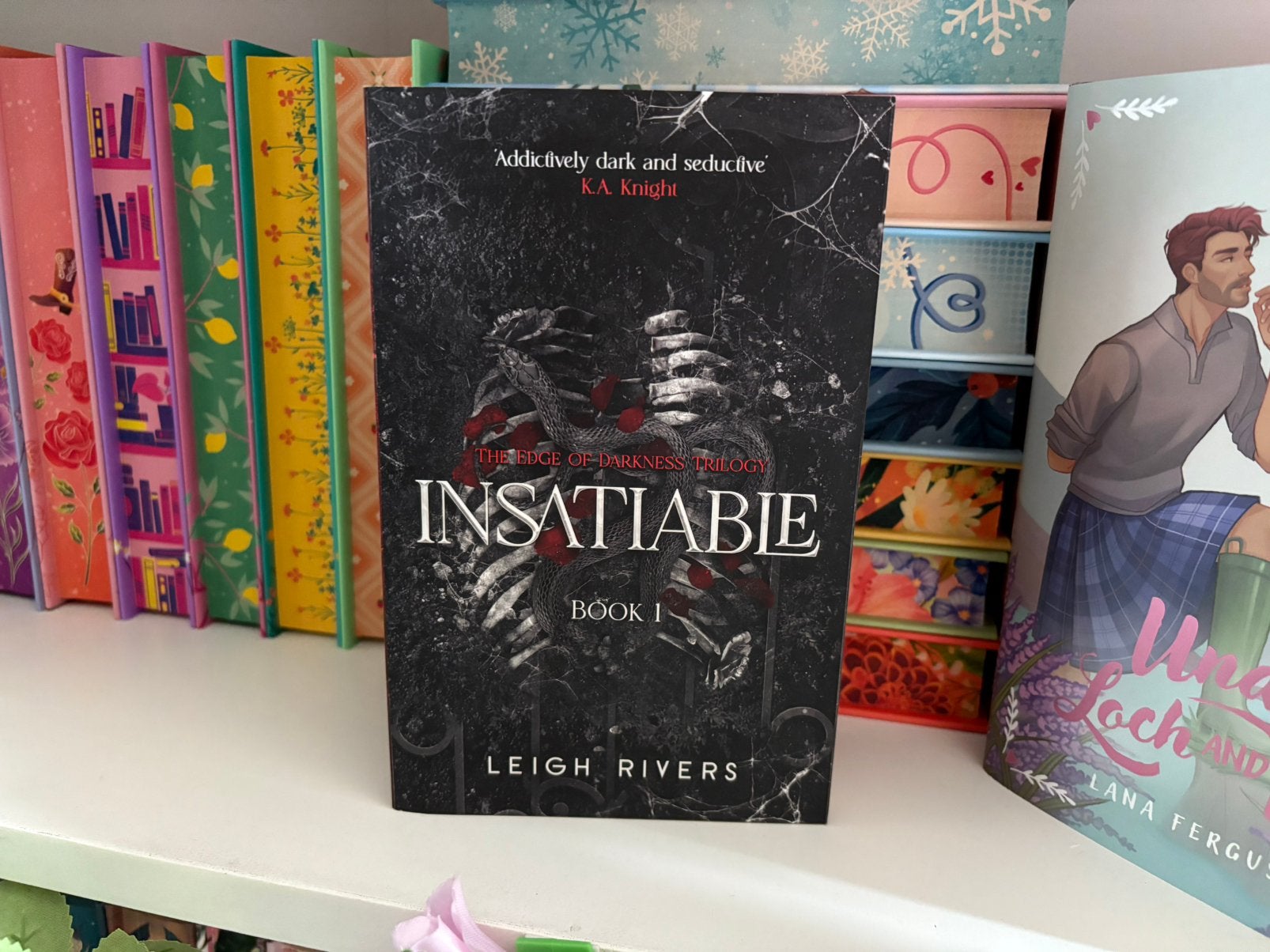 Insatiable | leigh rivers, Ophalen of Verzenden, Zo goed als nieuw